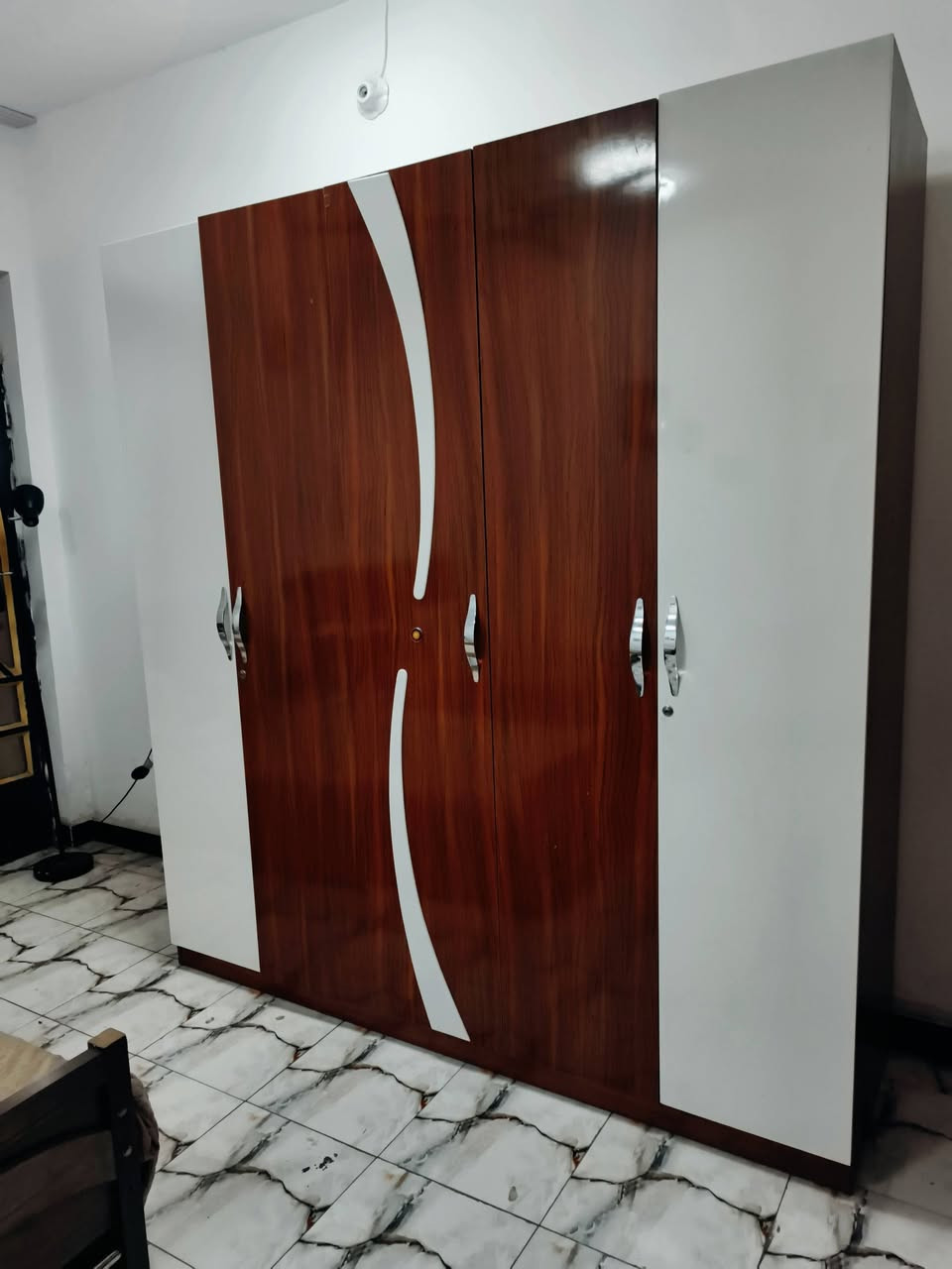 السعر٤٠٠ غرفه نوم تركي  سرسرين
بغداد حي الفرات
 ***********
