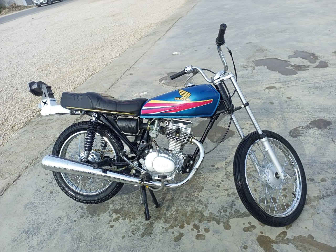 سلام عليكم دراجه للبيع اربع كير نامه الدراجه كله 25 والشاصي 14نامه اصلي السعر خاص التصال على الرقم ***********
