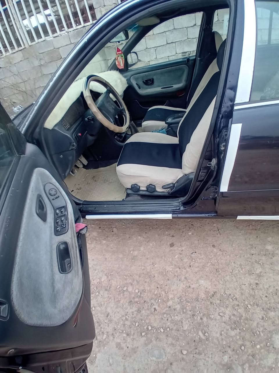 سوناتا للبيع كير عادي مكفوله من كير ومحرك تدفئه وتبريد شغال بدون ضربه مكفوله الصبغ جماليه فقط موديل 94 رقمها بغداد الدولي الجديد السعر 43 العنوان ديالى الأسود ***********
