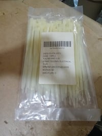 يوجد عندي كميه من الشناطات الاصليه سعر الكيس 1,500 جمله الاستفسار على ...