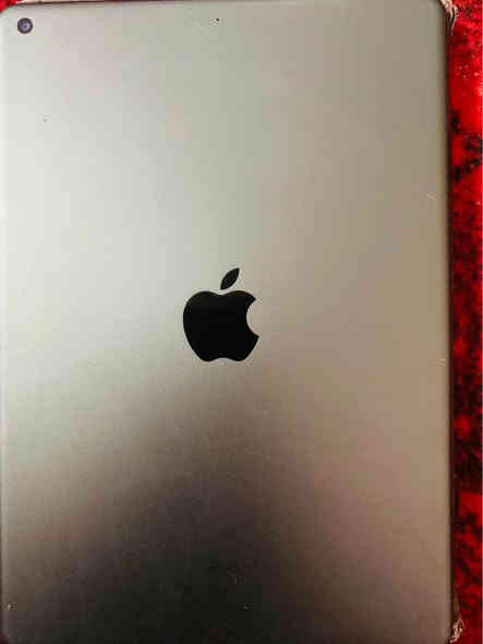 آيباد 9 نضيف كلش بطاريه زينه ما يصرف 
كارتون موجود 
متواجد ماسنجر و واتساب *********** عمارة
