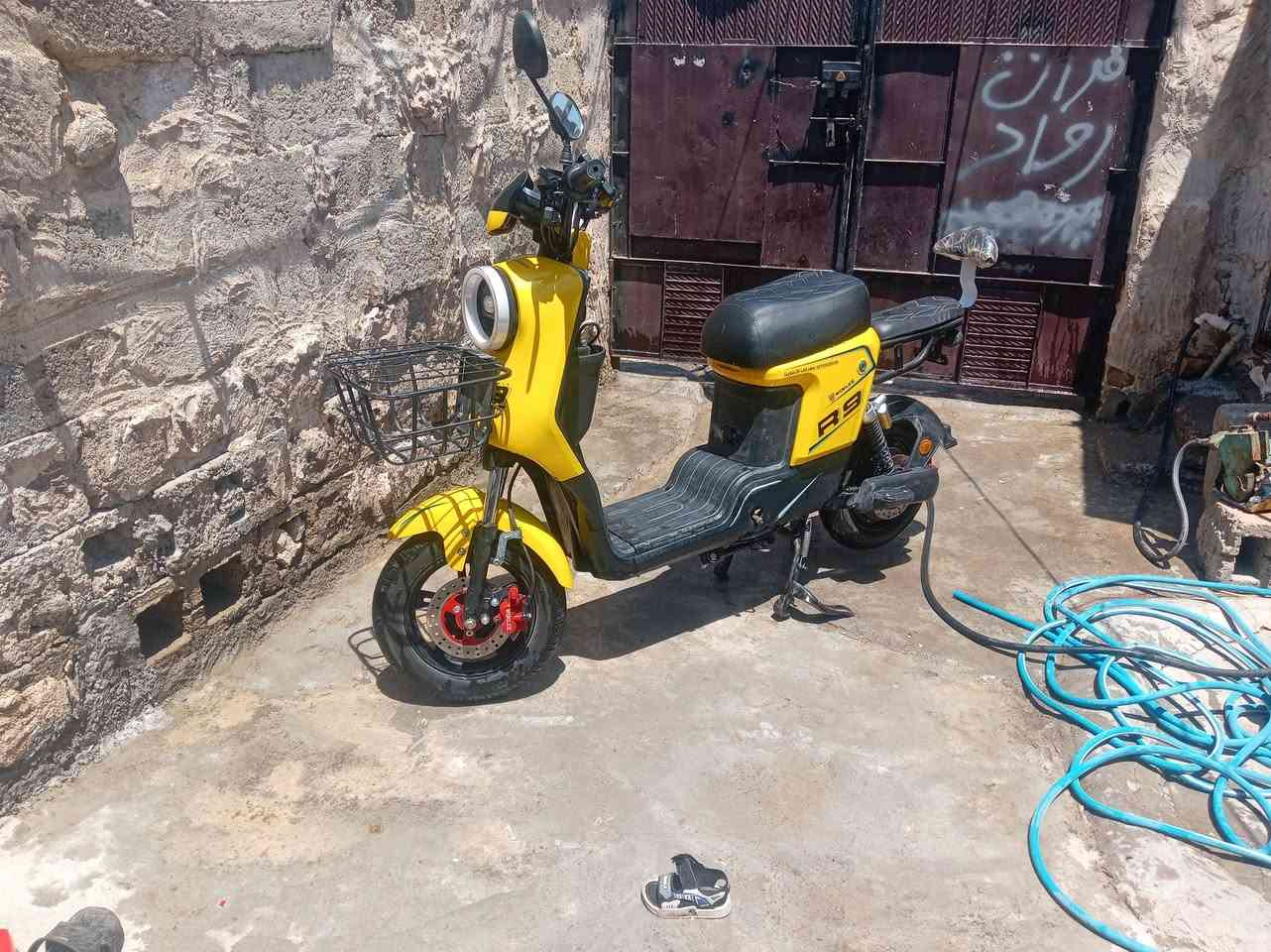سلام عليكم عندي هاي هاي دراجهR9 دراجه أخت صفرفول موصفات بطاريات شرط نضام بك كهربائيات كلها شغاله اسعر 475بيهامجال قليل *********** *********** مكاني كركوك
