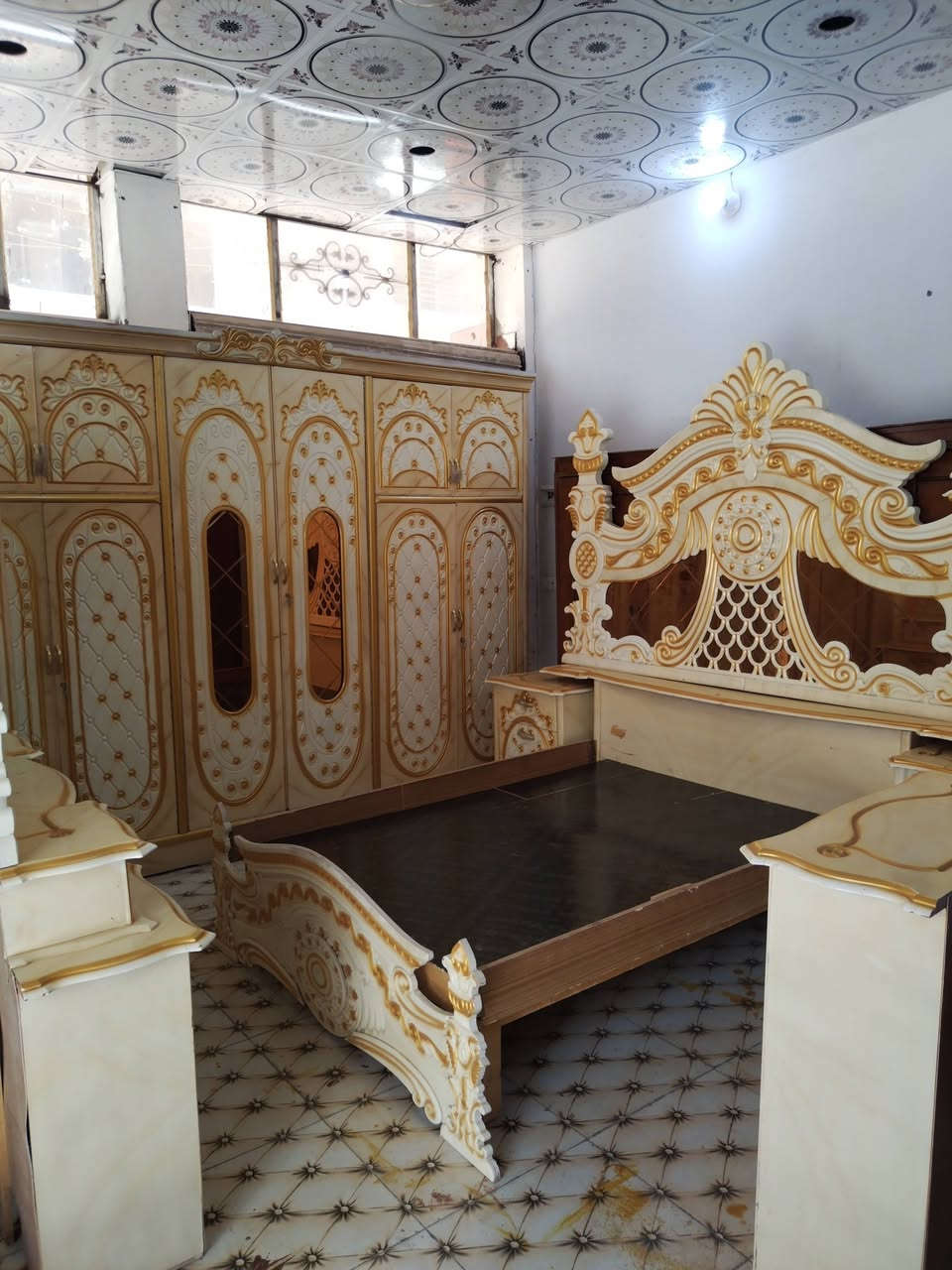 تم وصول غرفة نوم عراقية نظافته100٪ سعرها 750 الاستبدال موجود ولايوجد توصيل وشعدكم نشتري جميع الخشاب غرف نوم بوفيات كناتير نشتري ثلاجات مجمدات براد مي العنوان واسط العزيزية منطقه السراي مقابل مجمع بيت كعيد الاستفسار ***********
