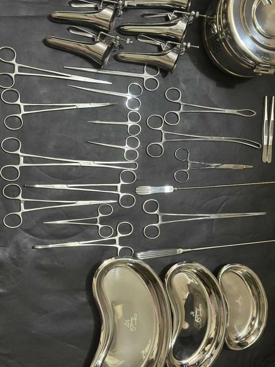 � توفر أدوات جراحية نسائية كاملة 🔹
المنشى🇵🇰

لكل العيادات والمراكز النسائية 🏥
وفرنا مجموعة متكاملة من الأدوات الجراحية الدقيقة والمصنّعة بأعلى المواصفات 👌

1.🔸 Tenaculum Forceps – ملقط تثبيت عنق الرحم
 2.🔸 Uterine Sound – مسبار للرحم
 3.🔸 Biopsy Forceps – أداة أخذ خزعة من عنق الرحم
 6.🔸 Uterine Curette (Sharp & Blunt) – كيريت للرحم
 7.🔸 Vaginal Retractors (Sims / Graves) – مبعدات مهبلية
 8.🔸 Surgical Scissors (Metzenbaum / Mayo) – مقصات جراحية دقيقة
  9.🔸 Needle Holders 
10. 🔸 Tissue Forceps (Toothed / Non-toothed) 

✅ ستانلس ستيل طبي عالي الجودة
✅ توصيل سريع وتوفّر دائم

📩 للطلب أو الاستفسار  زورنا في مكتبنا سما الطب _باب المعظم _مقابل دائرة صحة الرصافة او الاتصال عبر الارقام ***********/***********
تجهيز عيادتك صار أسهل وأسرع معانا

#أدوات_جراحية #جراحة_نسائية #معدات_طبية #عيادات_نسائية #LEEP #طب_النسا
