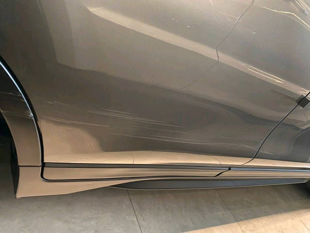 للبيع نيسان روج 2019 SV
ماشية 50،000 

المكينة 4 سلندر 2500 المرغوب 
 
الضرر بونيد مبدل + باب النفر الخلفي بيه تعديل بارد وشخط

ايرباك ستيرن مبدل اصلي 

شاصي و دواخل سليمة

المواصفات : 

بصمة + تشغيل عن بعد 

كرسي سائق كهربائي

شاشة + كاميرا خلفية 

تبريد شاشة

تدفئة مقاعد

رادار امامي وخلفي 

تحديد مسار 

نقطة عمياء 

قطعتين تبريد 

صندوق كهرب وبحركة القدم 

اشارة وهيتر بالمراية 

ليد نهاري + كشاف ضباب 

تحديد مسار + تحكمات ستيرن 

مثبت سرعة 

وضعيات قيادة سبورت + ايكو  + نورمال 

طخم تاير جديد

كوبون بانزين 

السعر بيه مجال 

*********** واتساب
*********** اتصال
ما هو موديل وسنة صنع السيارة؟: 
2019
ما هو سعر السيارة المعروض؟: 
159$
أين موقع السيارة للتفحص أو الشراء؟: 
الموصل - معرض رماح الموصل ( شارع الوسط ) 
هل هناك صيانة أو تصليحات يجب القيام بها؟: 
لا 