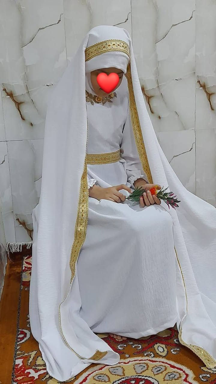 🤍 خلي يوم التكليف يكون مميز لبنوتج 🤍
بإطلالة فريدة تجمع بين الأناقة والستر ✨

💎 تصميم  بخامة ايروبين لنن ملكي درجة أولى
🎨 متوفر بلونين: الأبيض و الأوف وايت

الطقم يتألف من:
👗 فستان راقي
🎀 حزام أنيق
🖤 عباءة فخمة

🚕 التوصيل مجاني لكل المحافظات

للطلب والحجز راسلوا صفحتنا مباشرة 🌷

حكاية store ✨
#زي_تكليف #بنات #ملابس #عباية #ستايل #اكسبلور #العراق #بغداد #فاشن #حكاية_store


**إذا كنت صاحب هذا الإعلان وتريد حذفه لأي سبب، رجاءا أرسل رسالة إلى الدعم الفني**