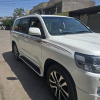 لاندكروز للبيع 2019 السياره ماشيه 197الف السعر 525وبيها مجال للاستفسار...