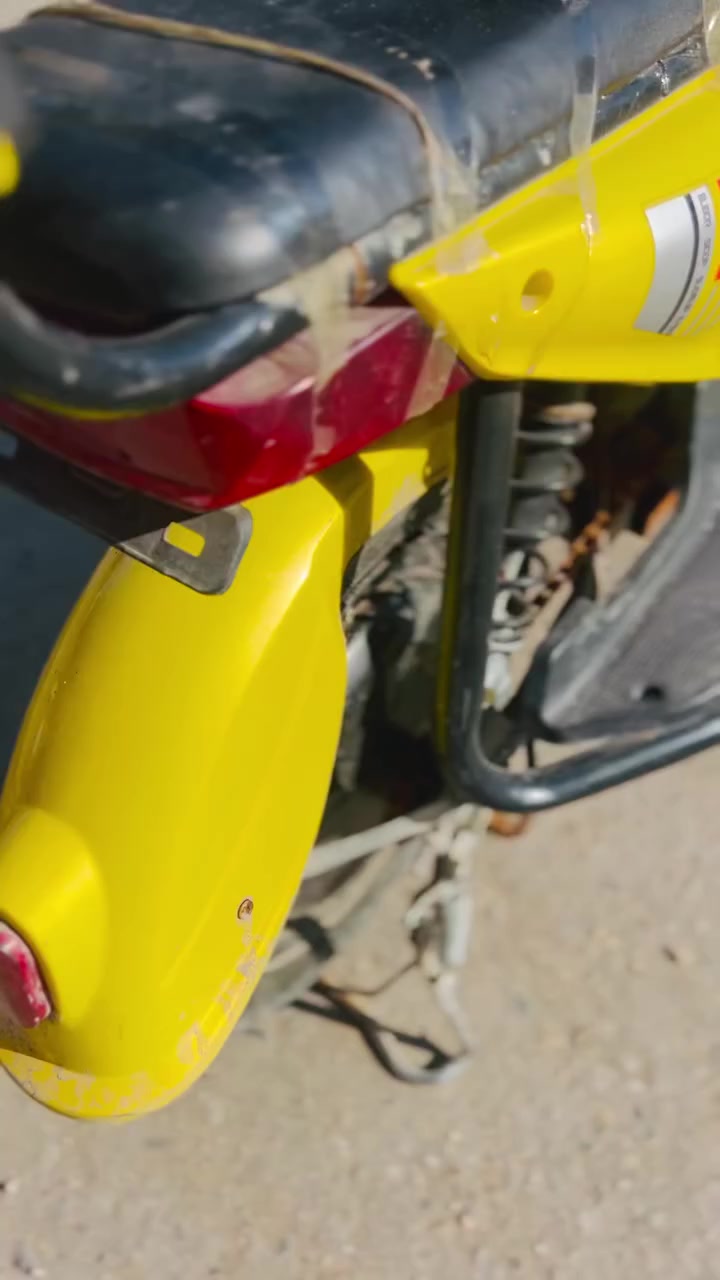 السلام عليكم باسكل شحن للبيع
باسكل شحن لون اصفر💛
الباسكل نضيف كلش✨
الباسكل جديد ونضيف 100٪؜
ملاحظة/الباسكل بيه بطاريتين خلصانات شحن والباقيات يشتغلن.
السعر 200 وبيه مجال المكان كربلاء طويريج /رقم الهاتف/***********
