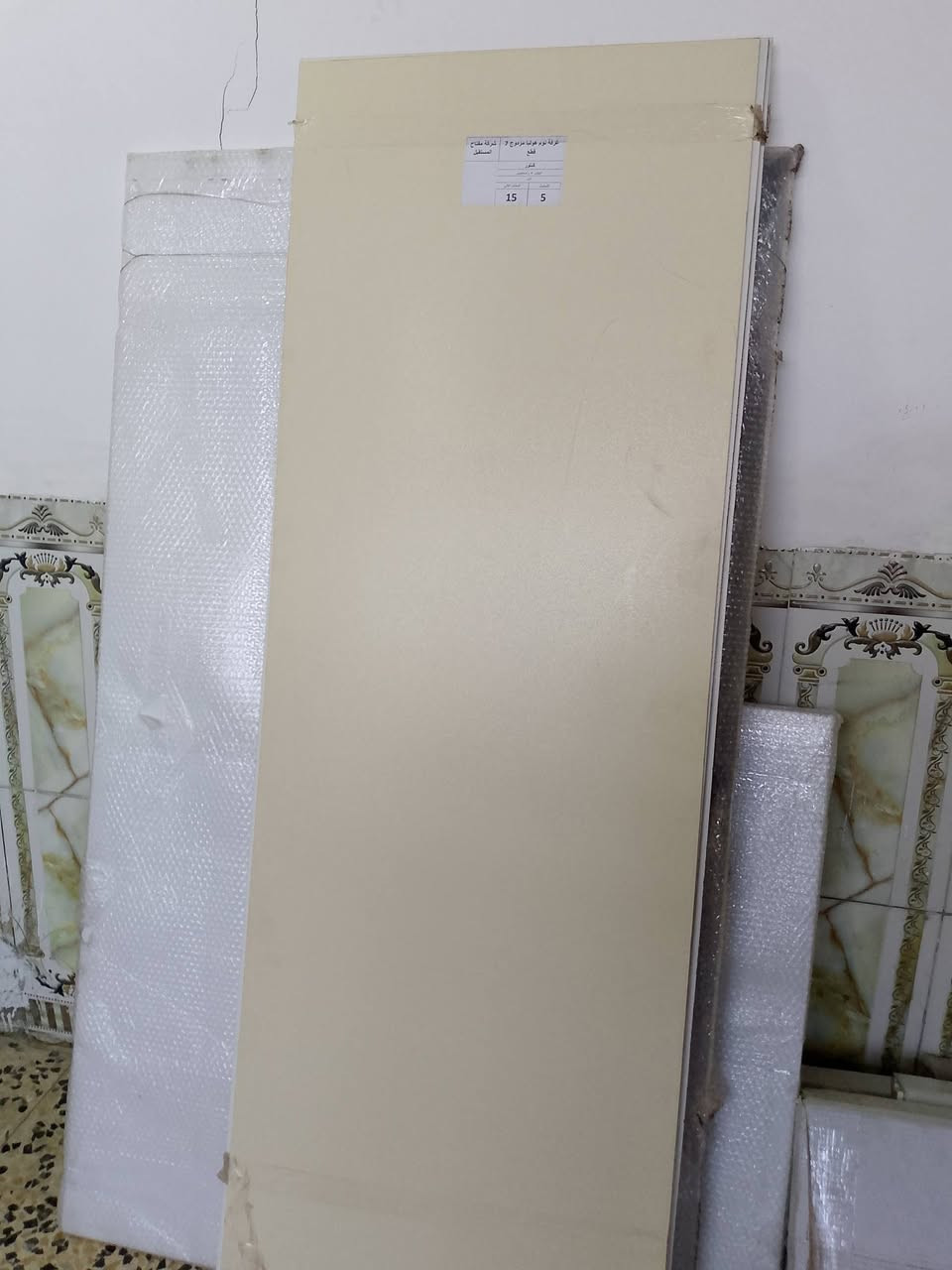 غرفه نوم بعدها بكراتينها هاذه الفديو من التيكتوك جبته بس الغرفه اختها مامشدوده بعدها بكراتينها تجي وتشوف بعينك للبيع 7 قطع مزدوج مكاني نجف شارع المطار فلكة باب الدخول ب600وبيها مجال ***********
