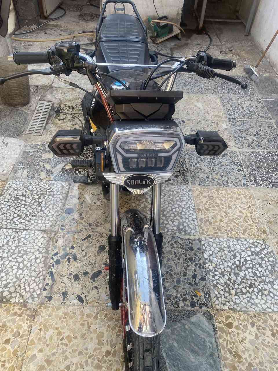 السلام عليكم دراجه سيفان موديل 25 دراجه كفاله ما نقصها شي بس دشبول عاطل اريد مراوس ب كاوسكي مال لعب راس براس او بطح  مكاني بغداد ***********
