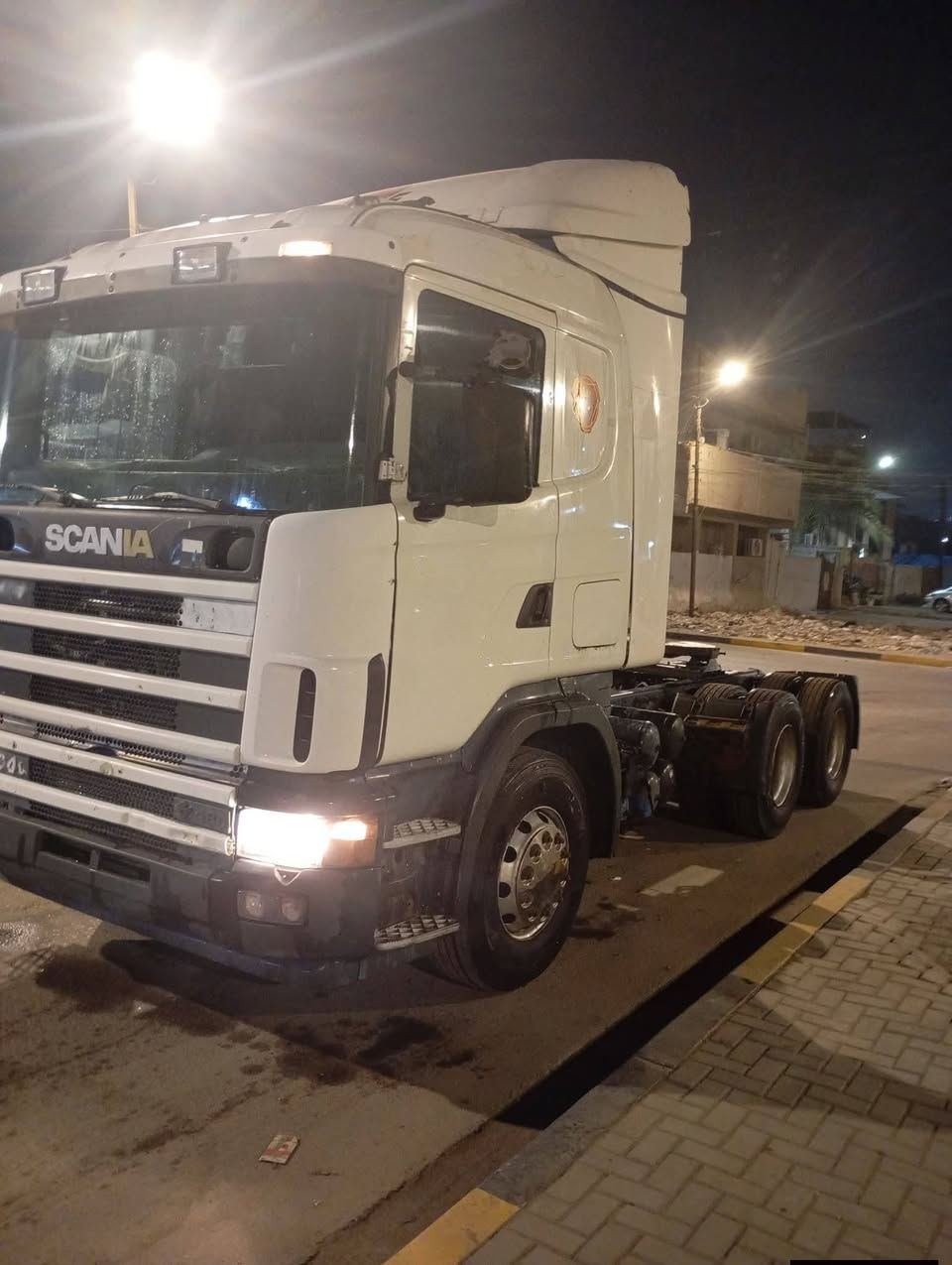 السلام عليكم ورحمه الله وبركاته سكانيا للبيع 2004 جوبلس سكس
محرك 8 انجگتر كير 3*3 جاهزة من كلشي باتريات جدد محرك بخار بدون تنقيص شاصي لامطول ولا بي كسر تايرات نظاف السيارة معاملة حاليا أتعهد بتسجيل رقم وسنوية بصرة راس قاطرة  السعر 165وبيهة مجال بسيط الشراي يتصل على الارقام التاليه ***********
*********** مكاني بصرة قرب ساحة سعد
