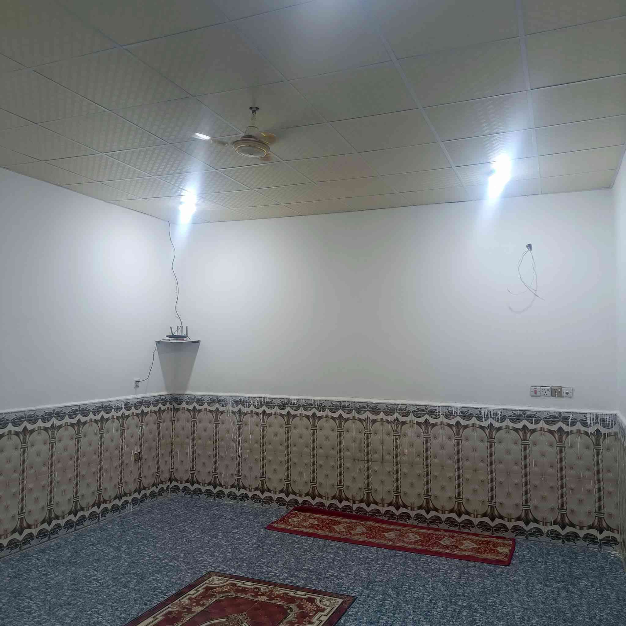 بيت للبيع المساحه 400 متر متكون غرفتين وهول وديوان وطارمه ومطبخ وكراج العنوان بصره كرمة علي السده الناصيه قرب ساحة التشابيه 
وباقي التفاصيل 
متوفر واتساب واتصال 
***********

