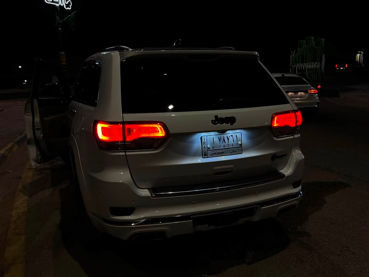 السلام عليكم ورحمة الله 
Jeep Grand Cherokee 2015 Limited 
معروفه مواصفات هاي الفئة رقم بابل سنوية ممنتهيه 
بدون حادث مستورديها على ايدينه تقريرها شخوط 
بيها صفحه الصدر كلير بدون حادث  او معجون 
مكان السيارة بابل والسعر ١٦٧ ورقة وبيها مجال 
تواصل : ***********
