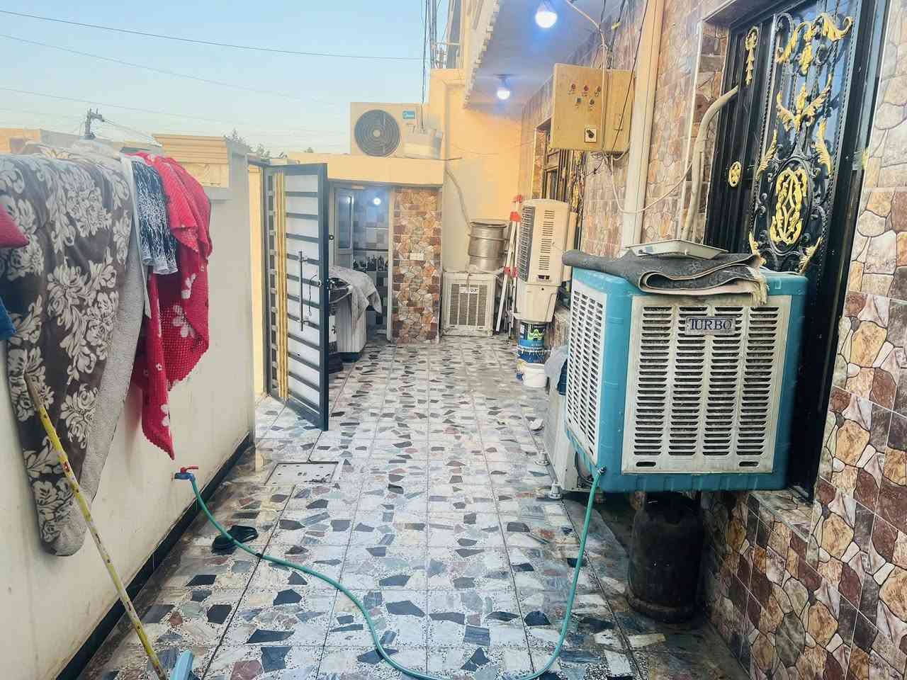 شتمل للبيع المساحه 80متر في حي الرئاسه قرب المستوصف معا تشجير 150متر للتصال على الرقم ***********
