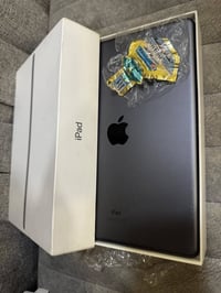 lpad 9 اصلي شركة الماس  آبل ضمان سنة استخدام شخصي نظيف جدآ ذاكرة64 مكا...