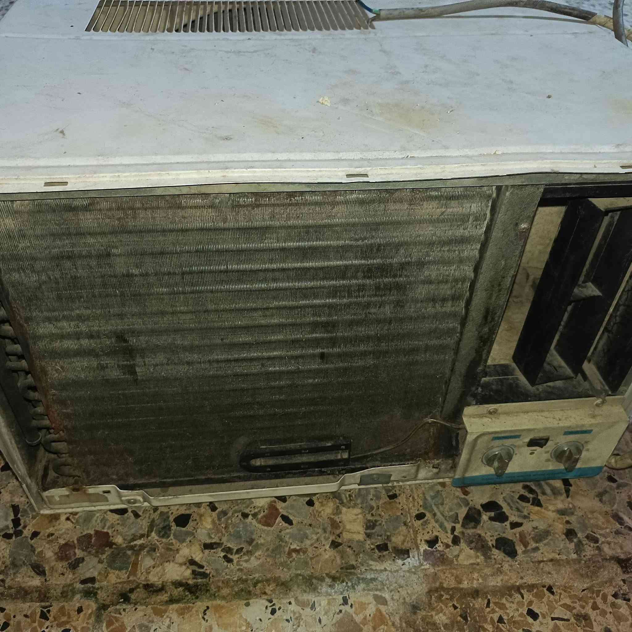 السلام عليكم مكيفات اثنين طنين سعر الواحد 250وبيهن مجال لشراي يتصل ع رقم ***********
