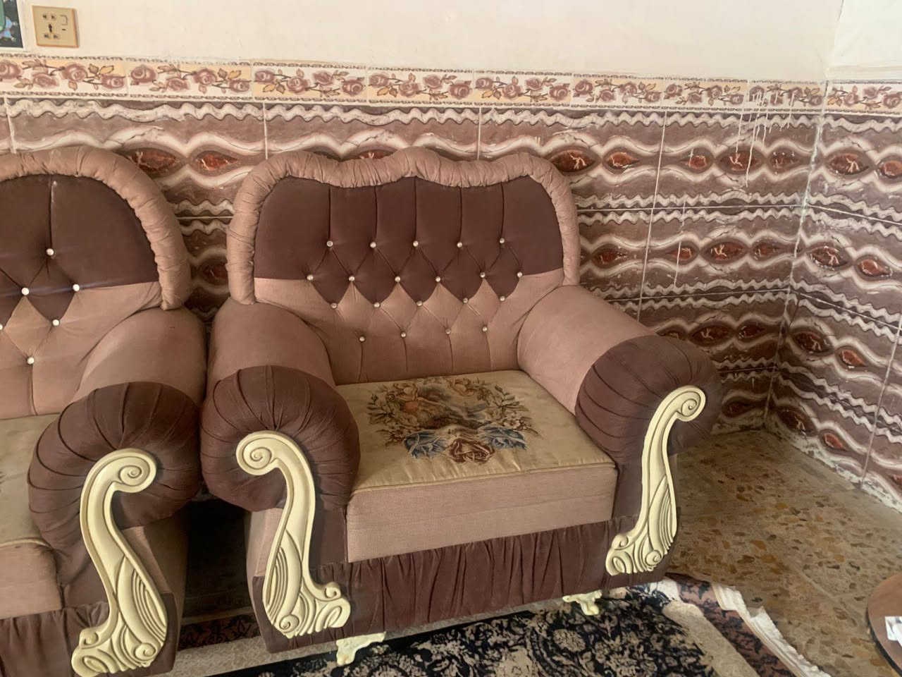 تخم للبيع دوشك عالي وخشب قوي ومرتب مستعمل قليل مال بيت. المكان بابل واتساب فقط ***********
