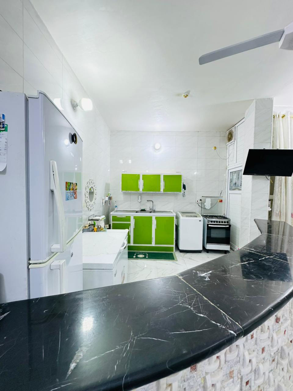 بيت للبيع بمساحه 100 م  العرض 6م طابو زراعي سند 25 إقرار محكمه العنوان مقابل قريه الغدير السعر 42مليون مع المجال يحتوي البيت على غرفه نوم وصاله ومطبخ واستقبال حمامات داخليه وخارجيه  وغرفه في طابق الثاني للتواصل على وات ساب
مع سيتم كامل كامرات 
وموكيت لكل المنزل جديد +كيزر جديد 
 
***********
