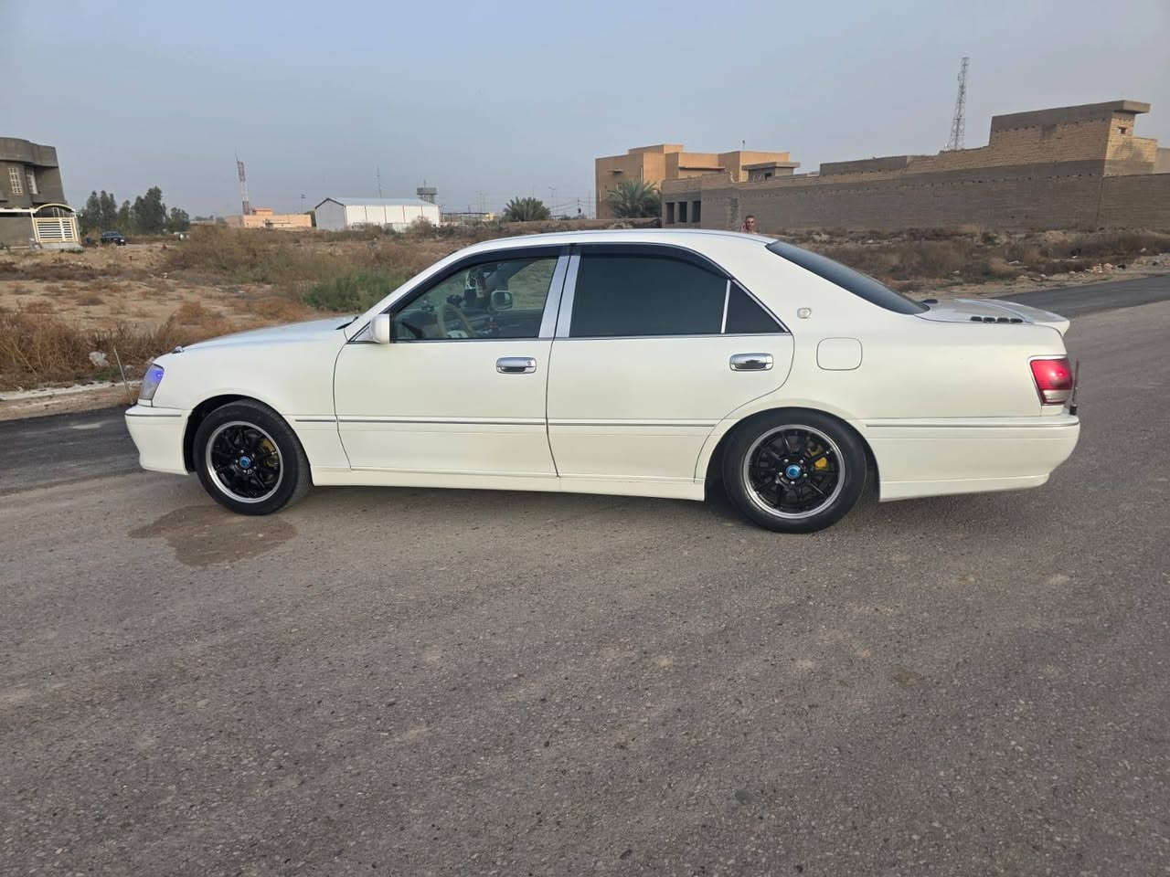 تحية طيبة للجميع
للبيع تيوتا كروان ملكة مديل 2001
***********
مواصفاتها السياره
رقم أنـبـار مشروع وطني مداور ثاني يوم 
✅ اصل عاديه محوله كرستال بل الكامل 
✅ديفور الجبير 
✅شاصي 75 
✅4دكم  
✅مري شفط 
✅ستيرن كهرباء
✅كشن كهرباء
✅برده خلفية +ثلاجه 
✅تحكمات خلفية 
✅جام كهرباء 
✅داخل بيجي مخمل 
✅ويل رياضي ياباني 
✅تخم تاير جديد  
✅حدادية بلجيس 
✅سبير + عده كاملة 
✅تبريد ثلج سلبت قطعتين 
✅قواعد ضوئية 
✅شاشة كبيره كرستال     
السياره تحويره نجف فوك وجوه دشبول امارات      
السياره كاملة مكملة••• لتواصل ***********
السعر (135)$
