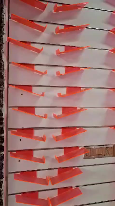 للبيع رفوف محل احذية بلكامل اكثر من ٥٠٠ رف واكثر من ١٠ الواح بسعر ٤٨٠ الف للتواصل ***********
