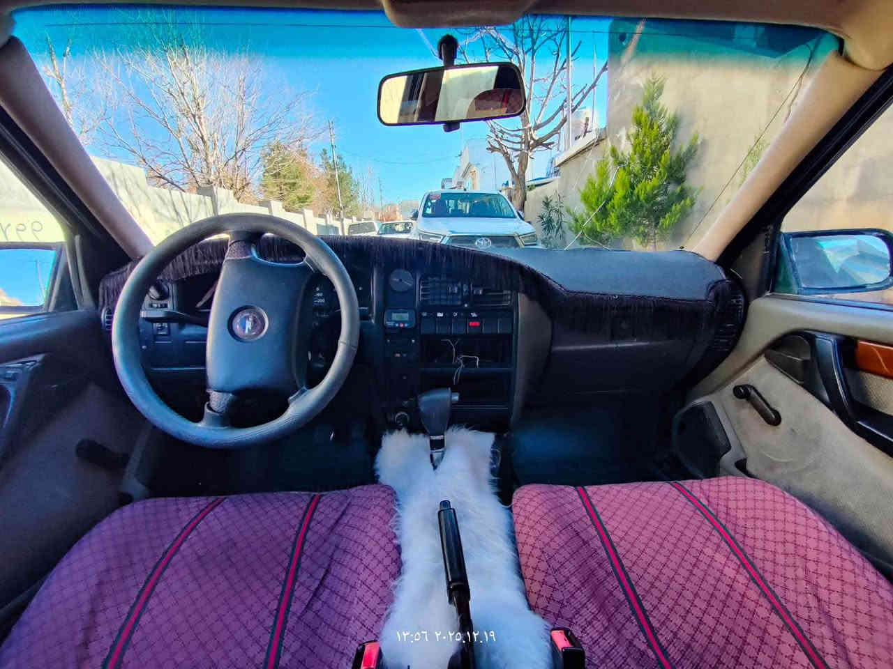 ئۆپڵ ئۆمیگا
مۆدێل 1990
ئاڕم پلاستیک سلێمانی
ڕەنگی باینجانی
گێڕومەکینە ئۆنجی دیلکۆ ی مرغوب
موس وبڕاوا بەشەرت
تایەی تازە گەرمی مەزبوت ناوی زۆرجوانە.
یەک هزار مسرەفی نیە
بەنزین زۆرکەم دەخوات 
همووگیانی مەزبوتە.
گێرتۆماتیک .

***********
*********** بنجوين, السليمانية
