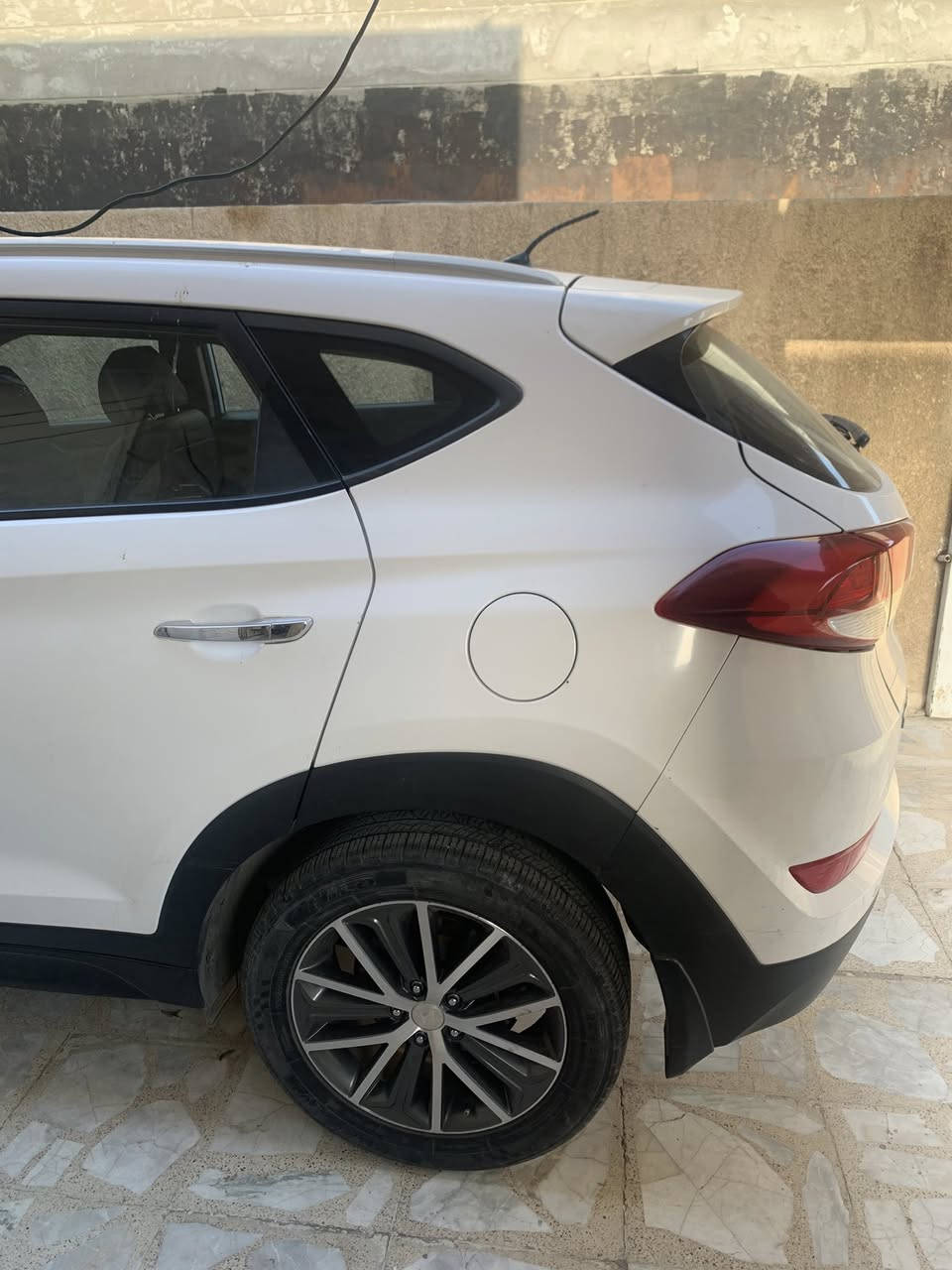 هونداي توكسان
خليجي موديل 2016 بأسمي خليجية نظيفة جدا 
مكينه ٢٠٠٠
شاشه
كاميرا
ويل كروم
ماشية 144 الف كم 
بيها صبغ مقدار شبر بالبنيد  اثر طخة والباقي مكفول
للاستفسار اكثر 
السعر 170 ورقة وبيها مجال ان شاء الله
للتواصل عالخاص


**إذا كنت صاحب هذا الإعلان وتريد حذفه لأي سبب، رجاءا أرسل رسالة إلى الدعم الفني**