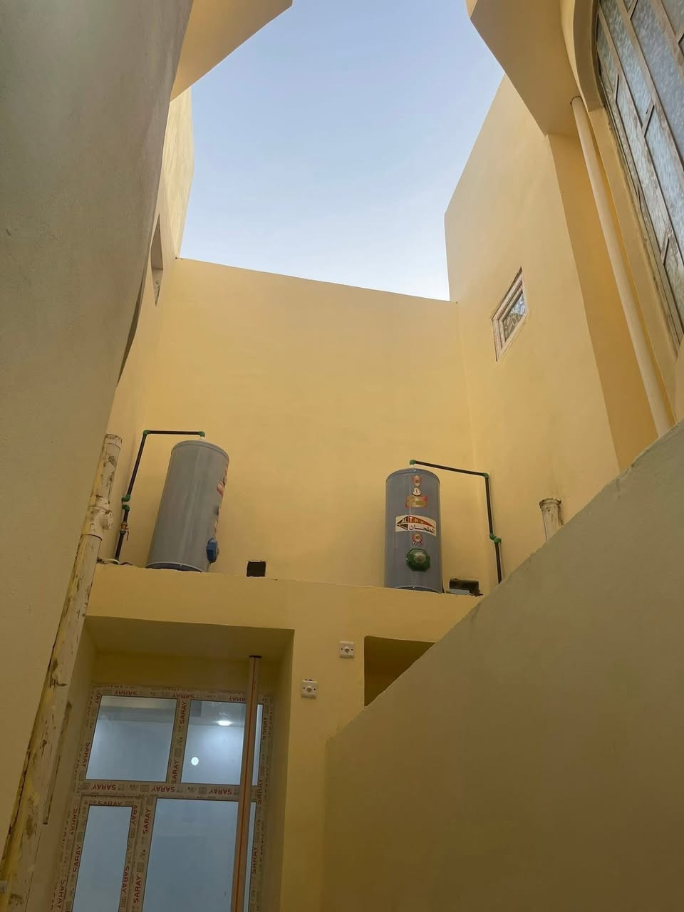 ✅🔰دارين للبيع 🏡 بمساحة 100مترطابو صرف ✅🔰 ☎️( *********** )☎️
✅العنوان 🏡 ( ديالى/بعقوبة/الرحمة/قرب جامع الأقصى ٩.) ✅
✅بناء 2025طابقين✅
✅ رقم القطعة **** مقاطعه 🌹🌹✅
⭕️بناءً درجة أولى فول مواصفات ⭕
🔰✅ التفاصيل.  الطابق الاول / صحيات خارجية /استقبال /مطبخ و صالة /غرفة نوم عدد 1/ حمام وصحيات / منور .الطابق الثاني/ غرفة نوم عدد2/ صحيات /صالة و سطح.😍⁦☝️⁩
للاستفسار الاتصال على ☎️***********
