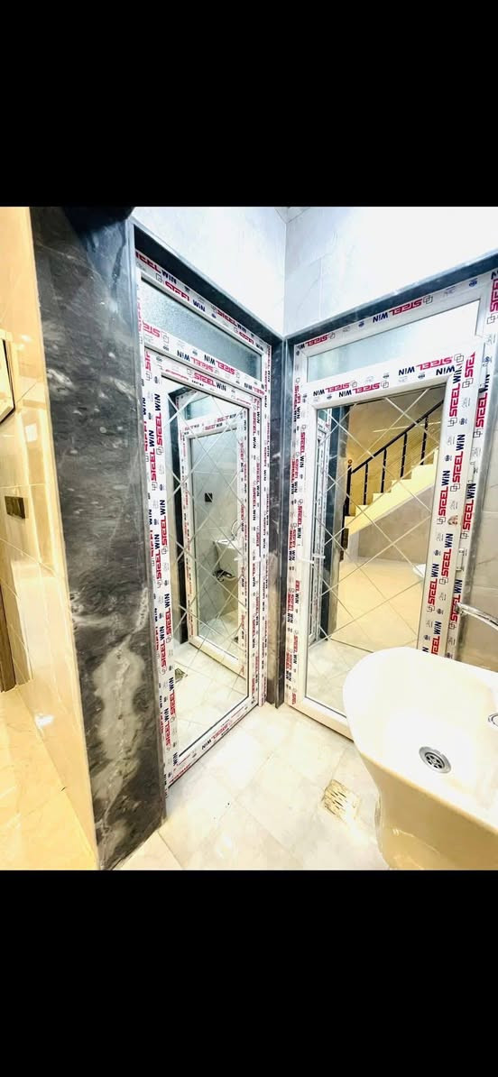 � #عروض #مكتب #الحارث #الحديث 🏡
📍 الموقع: الموصل – [حي-الملايين-الاولى]
⚡بعد-جامع-صواف
📐 المساحة: [150-متر- واجهة-7/5]
🛏️ عدد الغرف: [5- غرف- نوم-طابقين]
🛁 عدد الحمامات: [2-حمام ]
🍽️ مطبخ + صالة + كراج + سطح 
✨ المميزات:* سنة-البناء-2026
✅ صنف اللعقار -بستان-ملك-صرف
💸 السعر: [ يُذكر عند التواصل / او الاتصال ]
✨ -اكتب-كلمة-تم-وصلك-سعر
📞 للاستفسار والمعاينة اتصلوا بنا على الأرقام التالية:
***********
***********
📍 موقع المكتب سايدن التعليم العالي 
📍 الموصل – وقرب معمل أصب وتربيه رابعه
✨يرجه -متابعه -الصفحه-الصلكم-كل- مهواجديد
📌 نستقبل كافة العروضات داخل أحياء الموصل 

#عقارات_الموصل #دار_للبيع #الموصل #بيت_للبيع #مكتب_الحارث #الحديث   #فرصة_عقارية #الموصل
