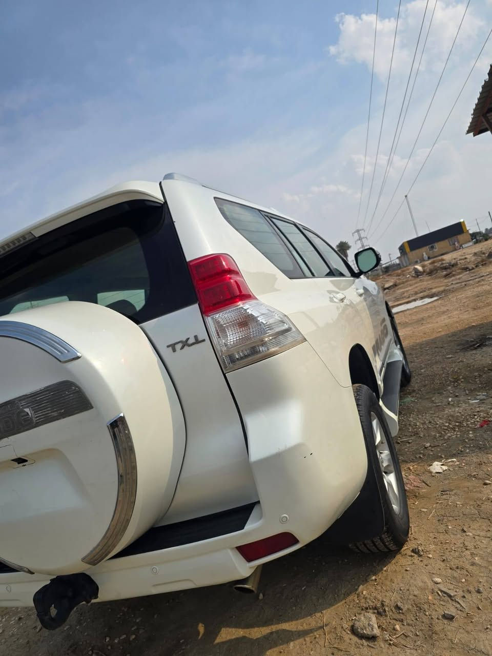 السلام عليكم
للبيع  
تويوتا برادو  موديل ٢٠١٢ كويتي 
ماشيه 160   الف كيلو  استخدام شخصي 
مواصفات السيارة TXL الفول
بصمة 
محرك 6  سلندر 4000 
بصمة تشغيل وبيبان الصدر 
فتحه سلايت المري شفط
والاشاير بالمري والكراسي جلد
تحكم استرين جهتين
شاشة كبيرة مع كامرة دوارة 
حساسات خلفيه اسبير تعليك
دخول ذكي .مع  جامات اوتو
نظام APS . مانع انزلاق
رقم دولي بغداد وباسمي
السياره كفاله عامة  السعر ٢٧٥ وبيه مجال قليل
العنوان / بابل .المحاويل 
للإستفسار الاتصال على الرقم ***********
السونار مرفق بالمنشور
احسان علي الصالح
