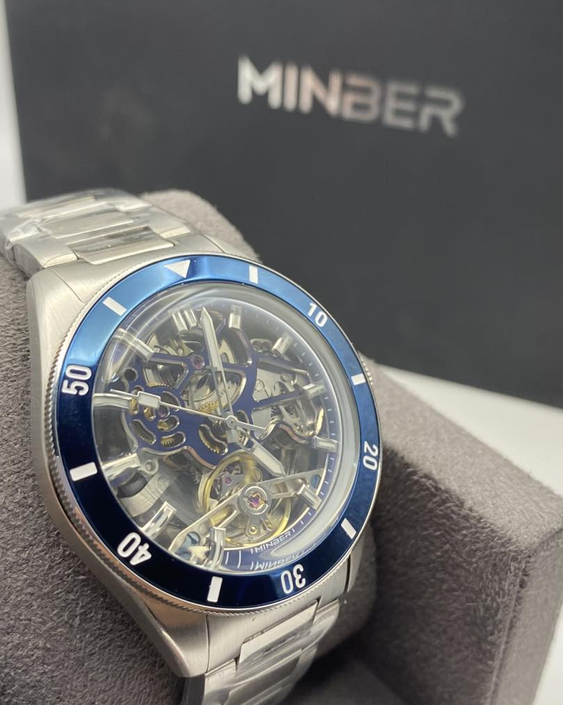 MINBER 
اوتوماتيك 
غير مستخدم 
قطر ٤٠ 
اميال و عقارب مضيئة بالظلام 
رنگ دوار


**إذا كنت صاحب هذا الإعلان وتريد حذفه لأي سبب، رجاءا أرسل رسالة إلى الدعم الفني**