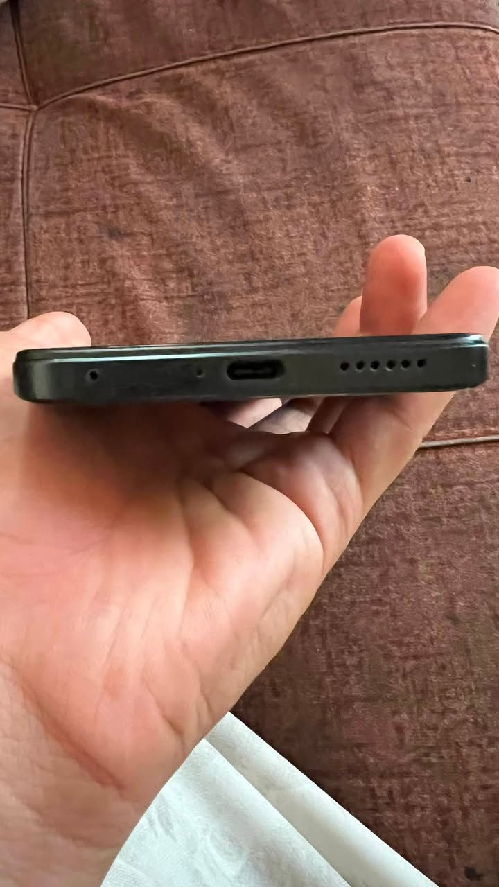 ريدمي نوت12 برو 5G
الجهاز كلش نضيف 
الذاكره 256
رام 8
المعالج دDimensity1080
البطاريه 5000
الكامره 200
السعر 250 وبي مجال بصيط 
مكاني بابل 
***********
