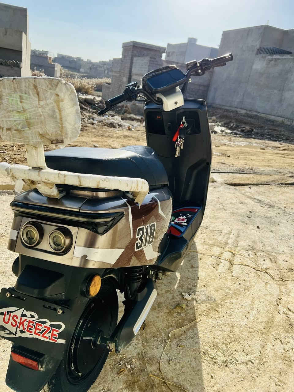 ￼ سلام عليكم دراجة شحن 318 المعرف لا يعرف الدراجة كل ￼شيء ما أبيها نظيفة تمشي 50 كيلو نظافة 100% 80  السعر 525 بيها مجال حكً جيتك   موصل قوسيات الرقم يتوفر واتساب ***********
