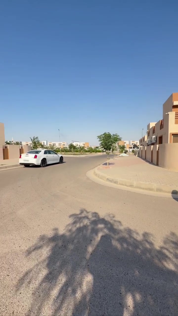 ➖ اعلان رقم ( 4294) ➖
تتوفر دار  للبيع 
في المرحلة الثانية من حي الورود - مجمع مدينتي السكني
🟩 حالة العقار: جاهز للسكن 
🟩 مساحة العقار: 200 م² 
🟩 نوع الخريطة: فيولا 
🟩 الواجهة: ركن
🟧 السعر الاجمالي:-145,000 دولار امريكي 
🟧 المقدمة:-92,300 دولار امريكي  
🟧 شهرياً :- (556) ألف دينار عراقي فقط 

➖ موقع الدار مميز جدا ركن وقريب من الحديقة وشارع الرئيسي

 ➖ تغيرات داخليه من( توسعه مطبخ وغرفة النوم مع تغير الكاشي الارضيه وسيراميك المرافق الصحيه سقوف جبسن بورد)نظام تبريد المركزي (دكت) 

______
🟩 للإستفسار :-
يمكنكم مراسلة الصفحة:
ونتشرف بزيارتكم #ALTUN_EMLAK
🕙 علماَ ان اوقات الدوام تبدأ من الساعة العاشرة صباحا وحتى السادسة مساءً
📍 كركوك - مجمع مدينتي السكني - حي الجامعة فيلا رقم 2 
📞 *********** - ***********
يتوفر  ( واتس اب   - فايبر - تليگرام )
______
🌐 ويمكنكم زيارة موقعنا الالكتروني:
www.AltunEmlak.com
