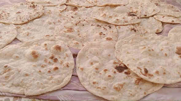 السلام عليكم يتوفر لدينا خبز حار وكبه وكليجه سمبوسه منطقه الراشديه المراسمه قرب جامع الرقيب يوجد توصيل اتصال على واتساب***********
