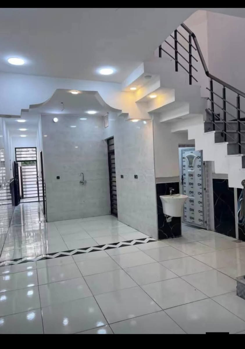 ب
بيت مساحه ١٠٠ متر في مغربه بناء حديث درجه أولى الاستفسار الاتصال ***********
