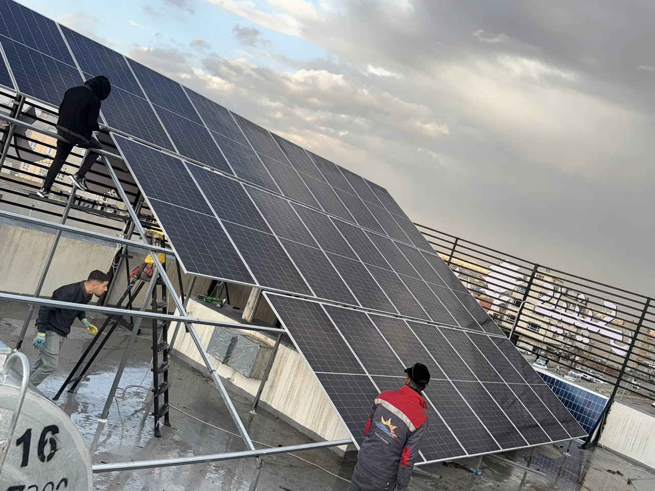 #شركة_الشروق_للطاقه_الشمسيه
⭕ روح المبادرة والمسؤولية هي ما يدفعنا لتقديم أفضل الحلول التي تناسب إحتياجاتك وميزانيتك 💰

—————————————

                 تنصيب منضومات طاقه شمسيه

                         #اربيل_هولير_نويه 

                 تعمل 70امبير نهاري 30امبير ليلي

           ————————————

انفلتر ديا 3فيز ضمان10سنوات من تاريخ الربط20kw

⭐️ بطاريات #ليثيوم دياضمان 10سنوات من تاريخ الربط16كيلو واط عدد1تمتاز هذه البطاريات بقدرة تفريغ #ل80٪ من سعة البطارية وعدد #دورات 8000دورة بعمر افتراضي 15 سنة 

⭐️الواح شمسيه جينكو  سعة640wواط (Bifacial) نوع N- type  همو HOX10

⭐️قواعد حديد مغلون 

⭐️اسلاك خاصة بالتيار المستمر DC 

⭐️اسلاك خاصة بالتيار المستمر DC

⭐️قواطع خاصة بالتيار المستمر DC 

⭐️توصيلات MC4 

⭐️اجهزة الحماية

ــــــــــــــــــــــــــــــــــــــ

✨متوفرة الآن أجود أنواع المنظومات :

⚡ المنزلية

⚡التجارية

⚡الزراعية  يتوفر 20 حصان 30 حصان  40 حصان 50 حصان 

نحن نضع حداََ للحلول المؤقتة والإنتظار  👌🏻

اطلب الآن المنظومات المصممة لتناسب أي منزل وأي مشروع ✨

📌 للتواصل والاستفسار:

📞***********

 ***********

  ***********

⭕⭕⭕

 #شركة_الشروق_للطاقه_الشمسيه
