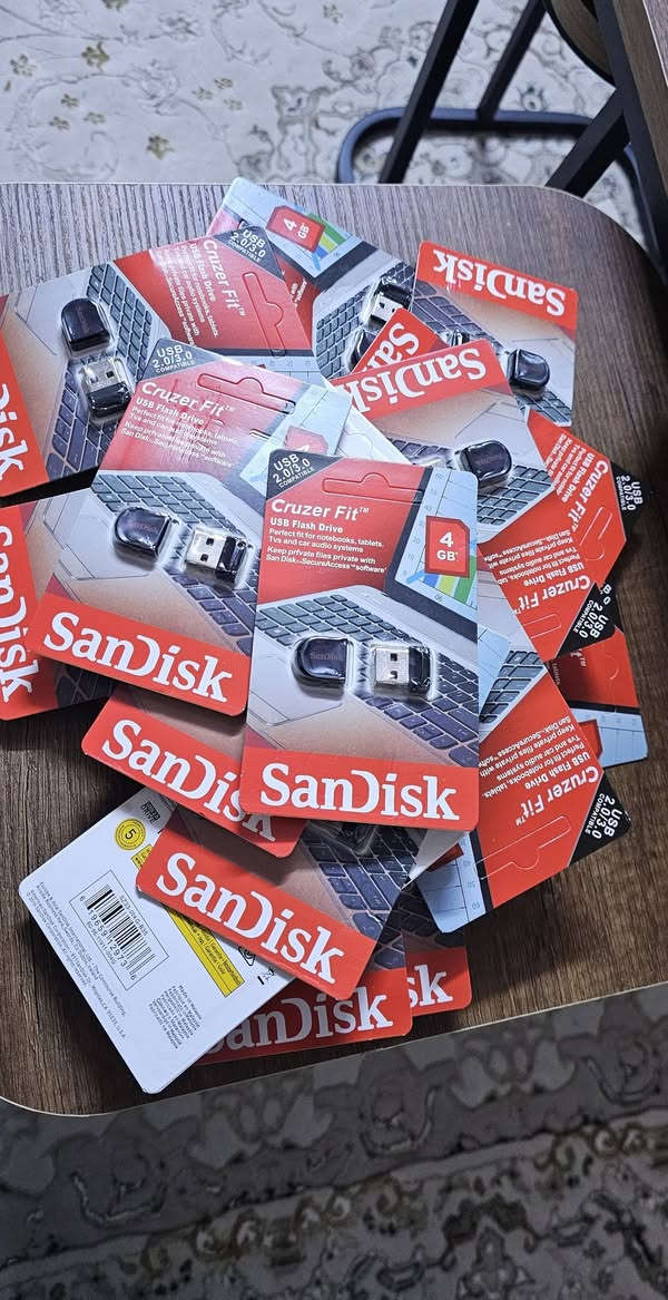 فلاشات 4GB بهذا الشكل 20 قطعة


**إذا كنت صاحب هذا الإعلان وتريد حذفه لأي سبب، رجاءا أرسل رسالة إلى الدعم الفني**