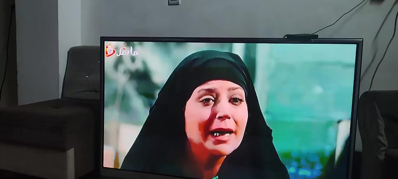 تعد شاشة LG 60PZ850 تلفزيون بلازما 60 بوصة بتقنية 3D Full HD، وتتميز بـ 600Hz Max Sub Field Driving لتجربة حركة سلسة، ونسبة تباين ديناميكي 3,000,000:1، وتقنية PenTouch للتفاعل عبر القلم. توفر دقة 

 مع دعم 2D to 3D، وتعتمد منافذ HDMI يركز على جودة الصورة الكلاسيكية للبلازما. 
LG Electronics
LG Electronics
 +3
أبرز المميزات والمواصفات الفنية:
نوع الشاشة: بلازما (Plasma) عالية الدقة بالكامل Full HD.
الحجم: 60 بوصة.
ثلاثية الأبعاد: نعم، Active Shutter 3D (تتطلب نظارات).
تقنية القلم (PenTouch): تأتي مع قلم (Pen) و Dongle للتفاعل مع الشاشة.
التردد: 600Hz Max Sub Field Driving لتقليل ضبابية الحركة.
الصوت: مخرج صوت 10 واط + 10 واط، مع تقنية Clear Voice II.
التوصيل: 3 منافذ HDMI 1.4a (2 خلفية + 1 جانبية)، 2 منافذ USB 2.0، وفتحة بطاقة SD.
التصميم: أسود/فولاذ مقاوم للصدأ، لا تعتبر شاشة ذكية (Smart) بنظام تشغيل حديث. 
LG Electronics
LG Electronics
 +2
ملاحظة: هذا الموديل صدر كشاشة PenTouch Plasma، وهو يختلف تماماً عن شاشات LED/OLED الذكية الحديثة من LG Electronics.  تعتبر فئة عالية 

السعر 450الف فئة فاخرة عالية جدا ملاحظة مكانى أربيل


**إذا كنت صاحب هذا الإعلان وتريد حذفه لأي سبب، رجاءا أرسل رسالة إلى الدعم الفني**