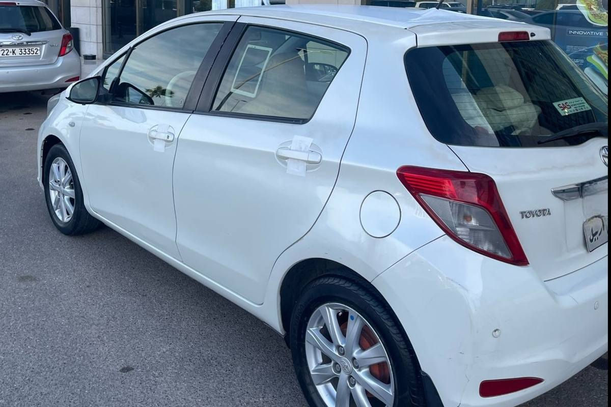 تۆیۆتا یارس 2013  گێر ئۆتۆماتیک 
دوو پارچە سبوغە و دوو سێ جێ ساردەکوتە 
پشت و پێش کەپسە 
بێ مەسرەفە جایزە 

سـعـر : لە کۆمێنت داوابکە ڕاستەوخۆ بۆت دێت 📥 

گێڕو مەکینە بەشەرتی فەعس 
هیچ کێشەیەکی تێدا نییە 

ژمارە مۆبایل: ***********
