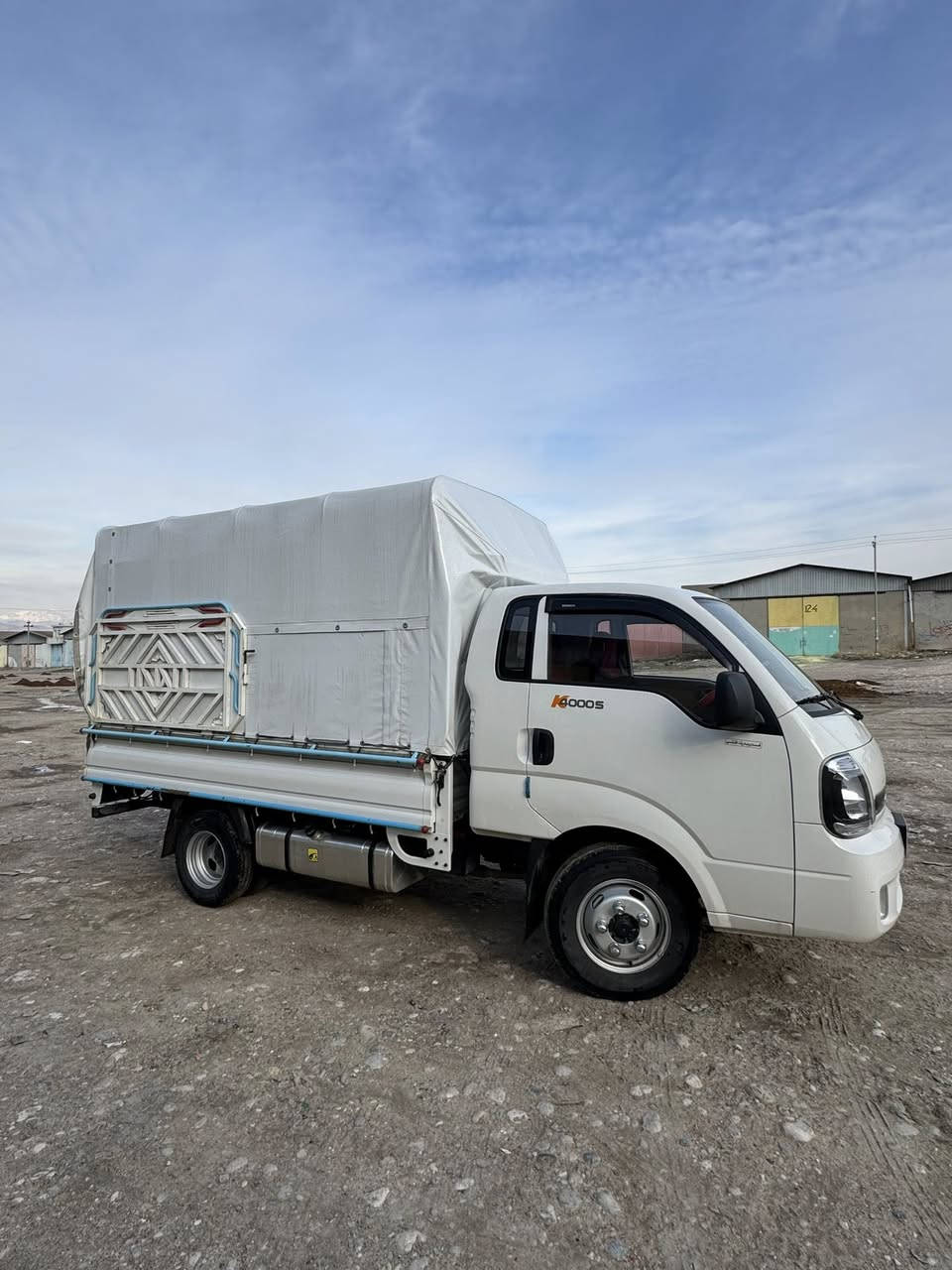 كيا فحل موديل 2025رقم دهوك ماشي 12الف بعدها صفر سعر قفل ٢٢٨.  ***********
