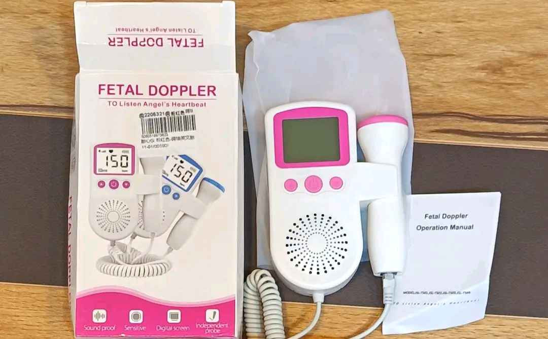 عيشي أجمل لحظات الأمومة وأنتِ في منزلكِ. هذا الجهاز يمنحكِ الراحة النفسية والقدرة على سماع نبضات قلب جنينكِ بوضوح تام وفي أي وقت تشائين، دون الحاجة لانتظار موعد الطبيب.
أبرز المميزات التي تجعله المفضل لدى الأمهات:
• شاشة LCD كبيرة وواضحة: تأتي بحجم 4.5 سم لعرض معدل ضربات القلب (BPM) بشكل دقيق وسهل القراءة حتى للأمهات اللواتي يعانين من ضعف النظر.
• سماعات صوت نقية جداً: يتميز الجهاز بصوت نبض جنين واضح وقوي (Clear Fetal Sound)، مما يجعلكِ تشعرين بوجود طفلكِ بجانبكِ.
• مجس (Probe) عالي الحساسية: مسبار بالموجات فوق الصوتية كبير وحساس للغاية لنقل نبضات قلب الجنين بدقة وسرعة.
• تصميم مقاوم للماء: المجس حاصل على تصنيف IPX1 لمقاومة الماء، وهو متين وقابل للفصل لسهولة التنظيف والاستبدال.
• جودة طبية (Medical Quality): مصمم بمعايير طبية لضمان قياس آمن وبدون أي ضغوط أو قلق أثناء فترة الحمل.
• استهلاك منخفض للطاقة: يعمل بكفاءة عالية مع استهلاك قليل للبطارية ليدوم معكِ طويلاً.
طريقة الاستخدام بكل سهولة:
1. التشغيل: قومي بتشغيل الجهاز من الزر المخصص.
2. الجل: ضعي كمية مناسبة من الجل الخاص على المجس (أو البطن) لضمان وضوح الإشارة.
3. البحث: حركي المجس ببطء على منطقة البطن حتى تجدي موضع قلب الجنين وتسمعي النبض بوضوح. كركوك, العراق


**إذا كنت صاحب هذا الإعلان وتريد حذفه لأي سبب، رجاءا أرسل رسالة إلى الدعم الفني**