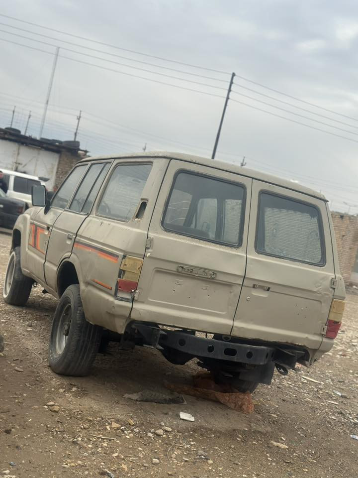 السلام عليكم 
للبيع لاندكروز بدون رقم، محرك بي خيط بخار
السيارة متروكة كوم حديد  السعر  ( مليون ) 
العنوان/ بلدروز  أتصل على الرقم  ***********
