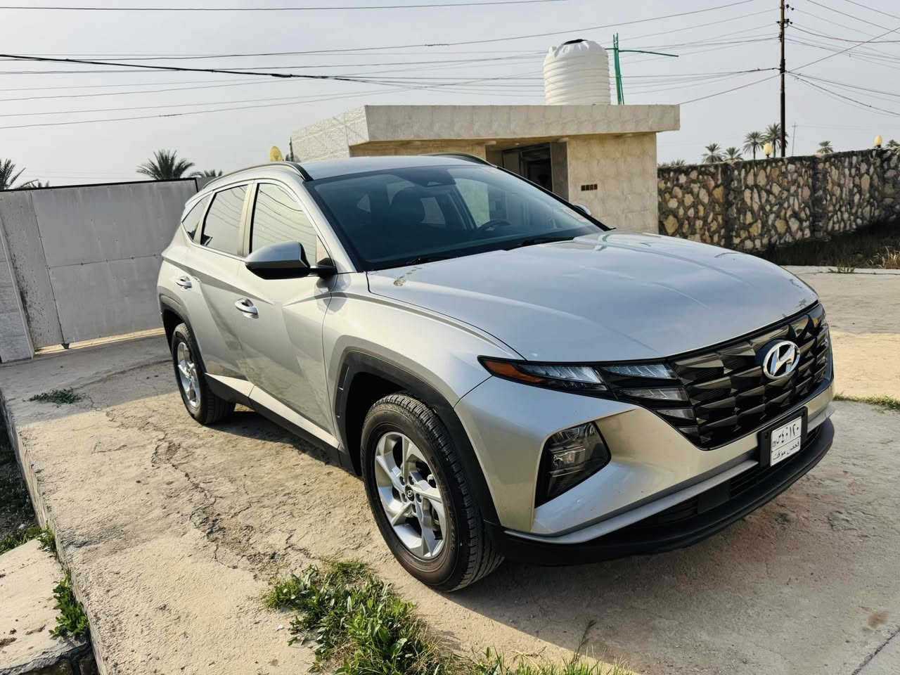 السلام عليكم للبيع توسان امريكي 2024حادثها بس بنيد معدل نفسه مكفوله من التبديل والصبغ بس البنيد ومعدل نفسه الباقي مكفول بدون ايرباك  محرك 2500 موصفات بصمه تشغيل عن بعد دخول ذكي جنطه كهرباء مانع انزلاق وضعيات قياده كامره خلفيه دخول جديد بسمي تترقم جميع المحافظات السعر 190$ وبيه مجال بسيط للاستفسار الاتصال بالرقم *********** مكان السياره بابل قرب سيطره الاثار
