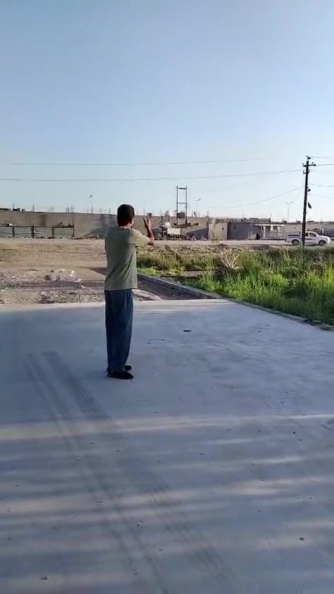 🔥 قطعة أرض للبيع 🔥
قطعة مميزة للبيع في حي الحسين الجاع 📍
قرب الجسر الحديد العازل بين خلوف وحي الحسين، موقع حلو ومرتب وقريب من الخدمات ✨
▪️ المساحة: 200 متر
▪️ الواجهة: 10 متر
▪️ النزال: 20 متر
▪️ ركن تربط على شارعين
▫️ شارع رئيسي
▫️ وشارع فرعي
✅ طابو سند 25
✅ واصلها ماء وكهرباء ومجاري
✅ والمنطقة تبليط بالمستقبل القريب إن شاء الله
فرصة ممتازة للسكن أو الاستثمار 💯

📞 للاستفسار: (‏‪0771 287 7567‬‏)(‏‪0781 067 7437‬‏)
