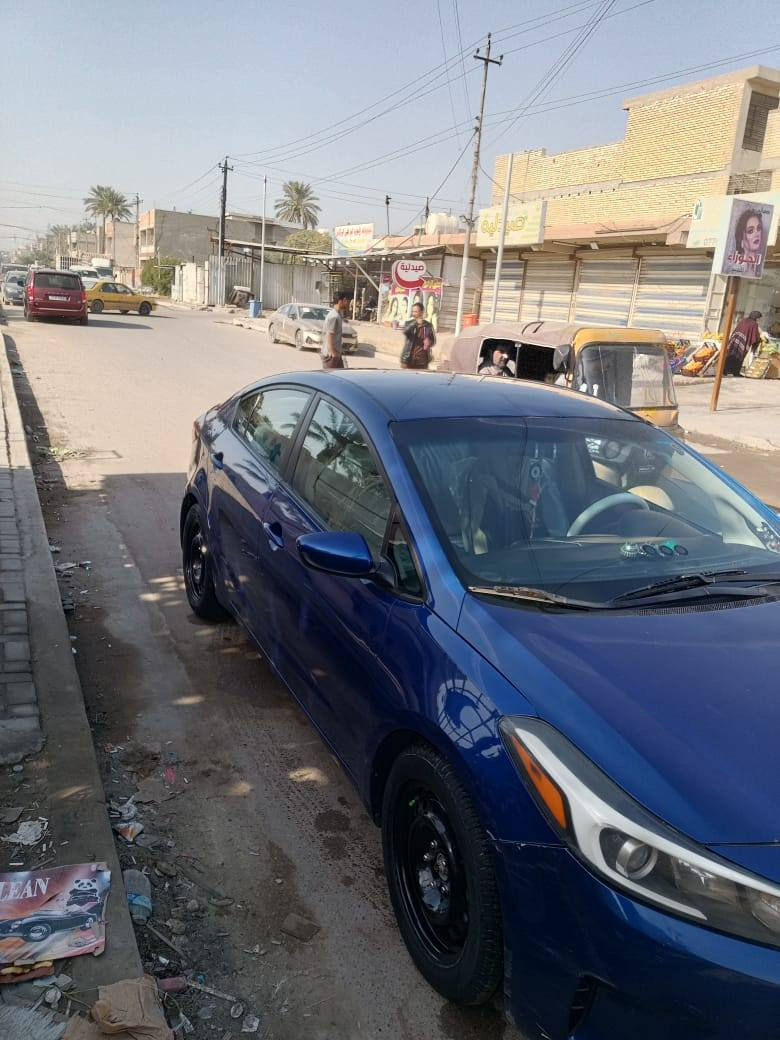 سلام عليكم فورتي مديل 17 بيها بس جاملغ وبنيد بدون دواخل تخم تاير جديد صدر امامي خلفي جديد سياره مال جناي ما تصرف عليها ربع دوشمه سفريات ذاك ليوم سويتهن عنوان بغداد الشعب *********** الشراي يتصل السعر 113وبيها مجاي حق الجيه
