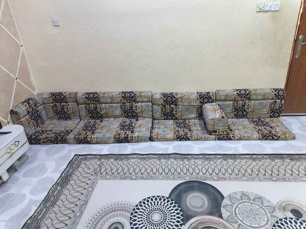 السلام عليكم
جلسة عربية مستعملة نضافة 95/100
مكانهة ابو الخصيب،، سعرهة 300 وبيهة مجال
رقم الهاتف: ***********
