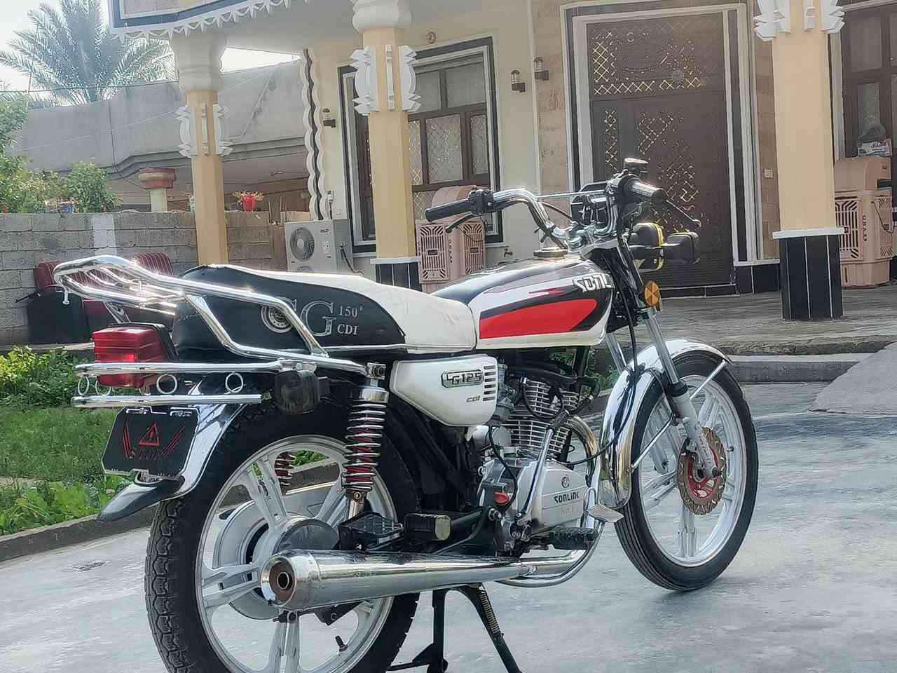 سيفان 23محرك مكفول اوراق كاملة مانقصهة اي شي كهربائيّة كله شغالةمكان ديالى سراجق رقم***********
