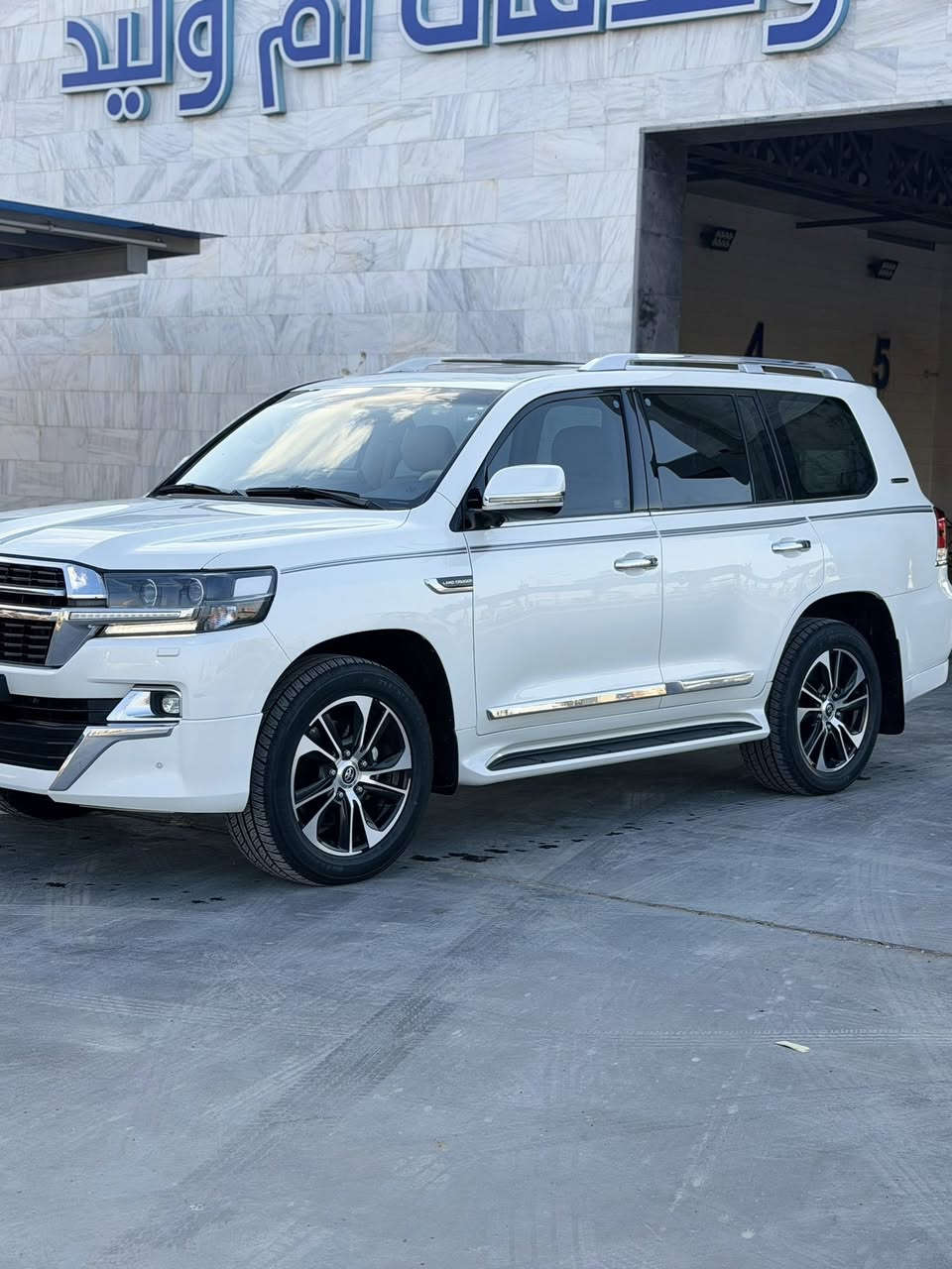 تيوتا لاندكروز موديل 2021 رقم أربيل بسمي تحويل مباشر بيه كتاب تضليل مده سنه      سياره مكفوله كفاله عامه من كلشي شرط حته دعاميات مكفولات 
ماشيه 65 الف  سياره شركة ساز ام ضمان 
المواصفات 
خمس بصمات كامرات محيطيه 
شاشه لكزز
هيه تجي فول الفول 
محرك 6V 
تخم تاير قبل كم يوم شاده جديد 
سياره مكفوله الله يشهد جديده كلش تجي وشوف بعينك عنوان واسط الصويره اكثر ستفسار ع رقم ***********
