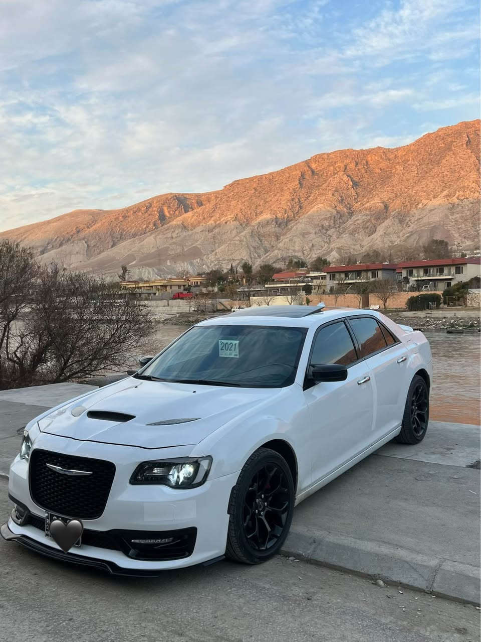 CHRYSLER.300 DUBA2021 Iشکل گؤراو.   فول مواسەفات 
پانوراما.شاشه گه وره..جلد.
كوشن سارد و گه رم.لايت ئوتو.ليد.
دوو جام ئوتو.پە رداخ ساردو گەرم ئاوينه عيشارت.حساس.
كاميرا.كوشن كاره بايي.ويل حجم(20)
تا قم تایە لؤک بي ليدان پيش و داواي كه پسه.سه قف به شه رت. براوه يه.هه موو گياني به شه رت مالي دوسته.گيرومه كينه ته بريد.كاره بايي هه موو به شه رت.بو زانياري زياتر تيل بك***********..                          86$ مەجال دخان, السليمانية
