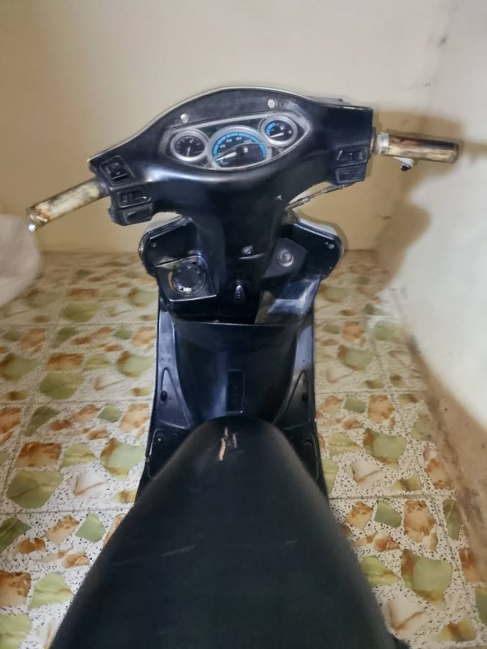 السلام عليكم كامكو للبيع نظيفه محركه ما مفتوح الشرط كهربائيات كيله شغاله نكره سلف ما عايزه السعر 300 وبيها مجال استفسار على هذا الرقم*********** هذا ما ابي واتساب
